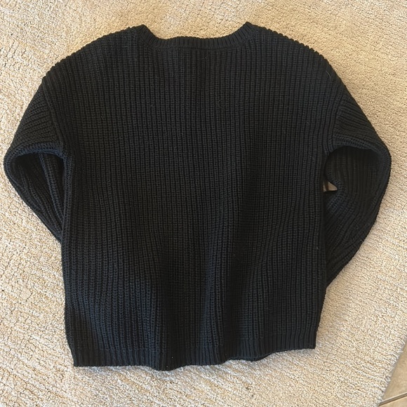 Black sweater with appliquéd roses on sleeves - Picture 4 of 4